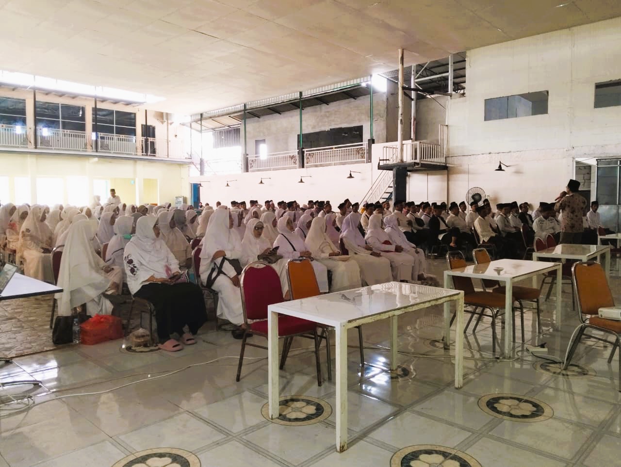 PERSIAPAN: Ratusan CJH mengikuti manasik haji di Kapra Grand Hall, Sampang, Selasa (17/2).
