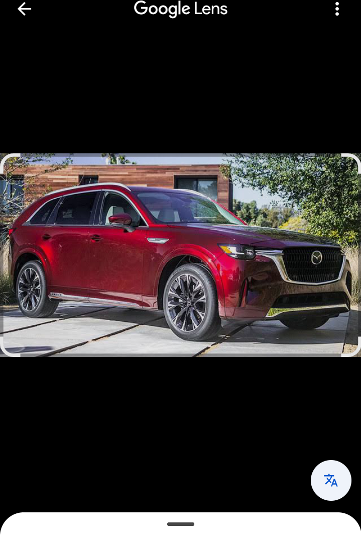 Sebagai model flagship, CX-90 tampil dengan dimensi besar dan desain elegan.