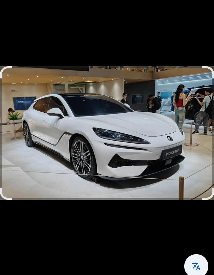 Denza Z9 GT mengusung bahasa desain futuristik yang tegas namun tetap elegan.