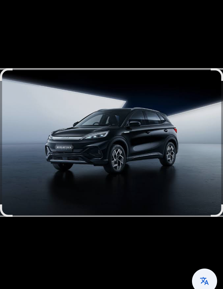 BYD Atto 3 tampil dengan garis bodi yang dinamis serta tampilan depan minimalis khas mobil listrik modern.