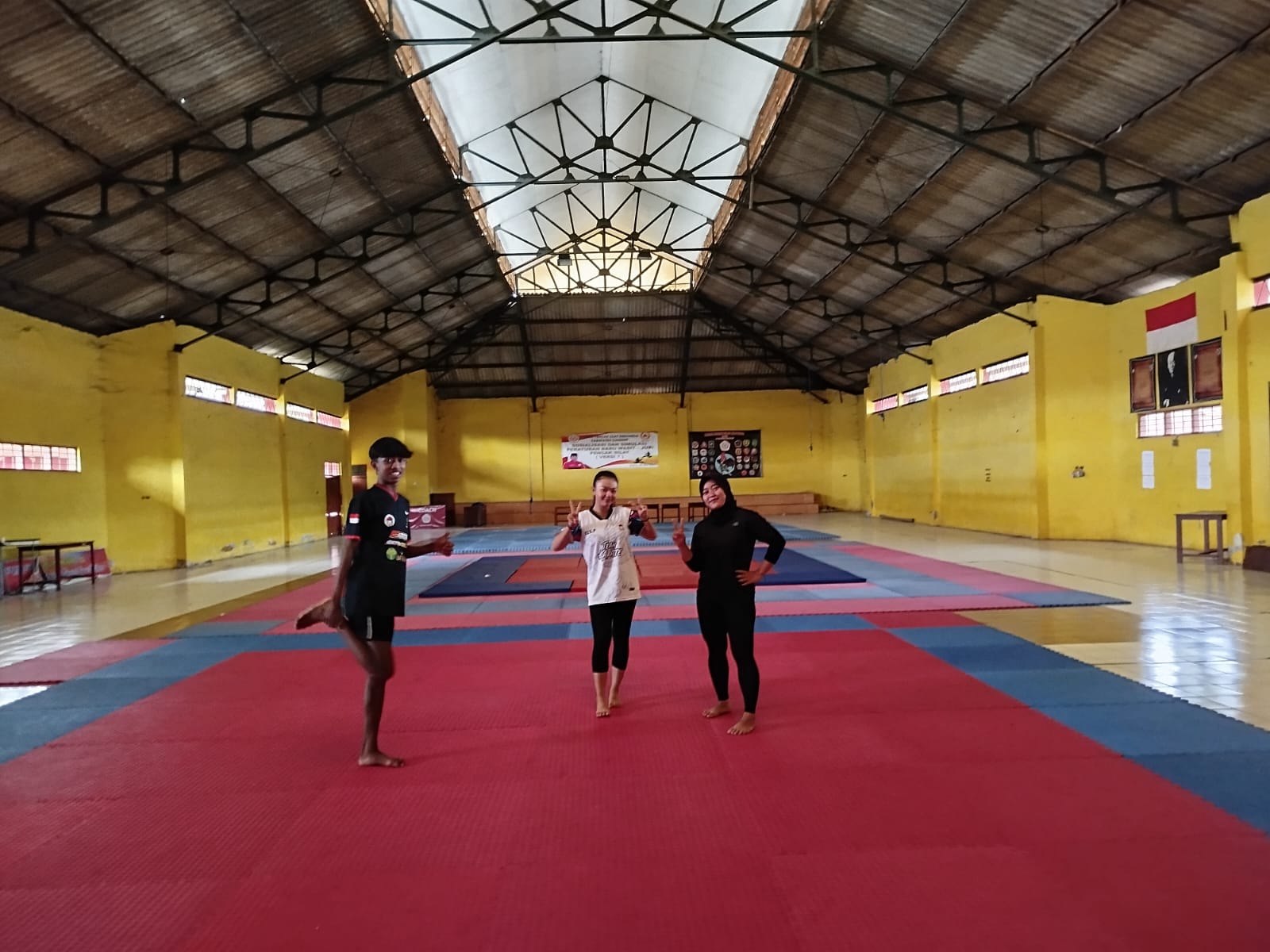 FOKUS: Atlet Forki Sumenep saat melakukan latihan di lapangan Desa Pabian Kecamatan Kota pada Minggu (22/2).