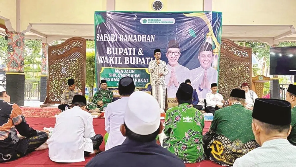 KOMITMEN: Bupati Pamekasan KH. Kholilurrahman dalam kegiatan Safari Ramadan di Kecamatan Kota, Rabu (11/3). (M. KHOLIL RAMLI/JPRM)