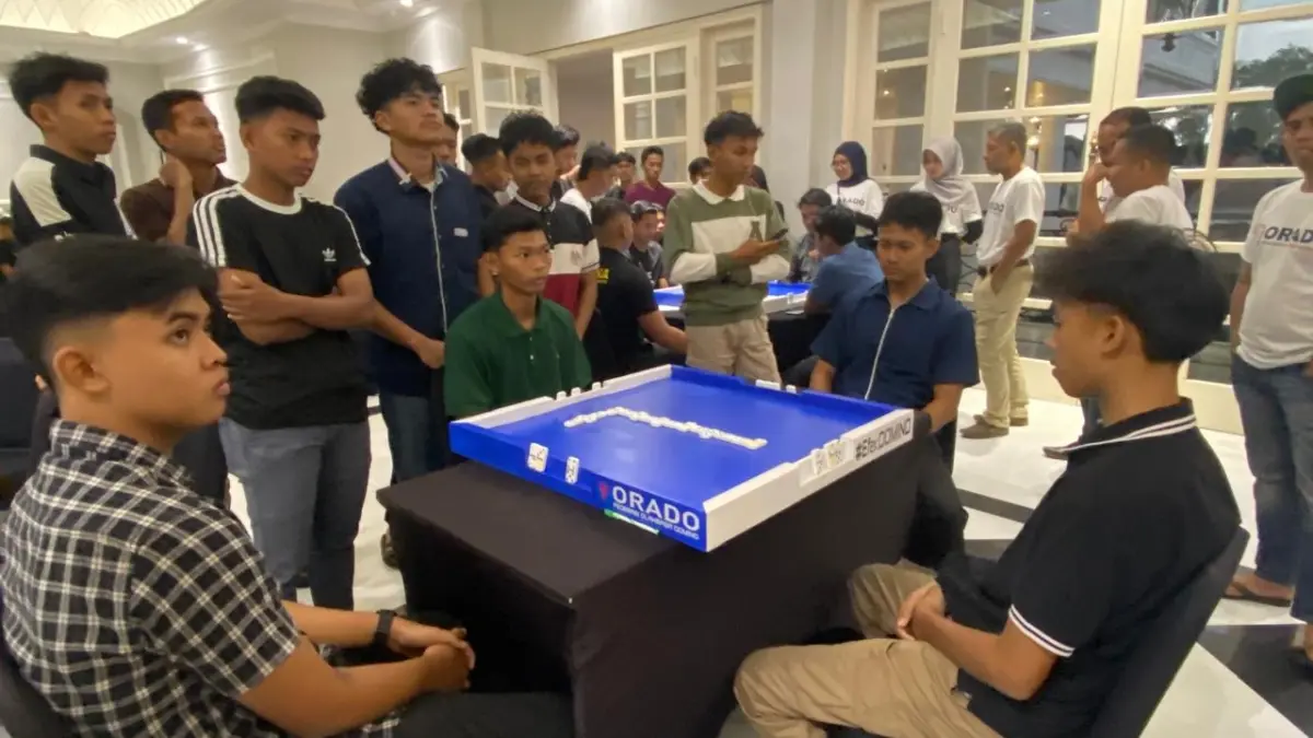 POTENSIAL: Siswa mengikuti sosialisasi peraturan pertandingan domino di Jalan HOS Cokroaminoto, Bangkalan, Rabu (11/3). JUPRI/JPRM