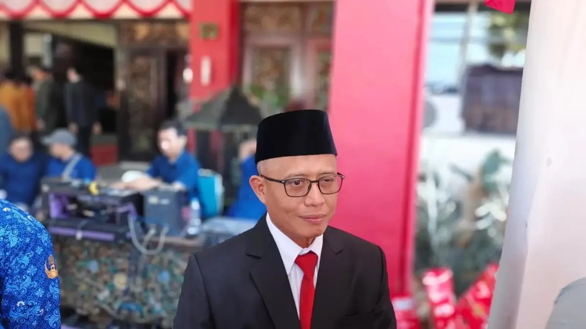 RAMAH: Direktur PT BPRS Bhakti Sumekar (Perseroda) Hairil Fajar saat menghadiri sebuah acara di Pemkab Sumenep.