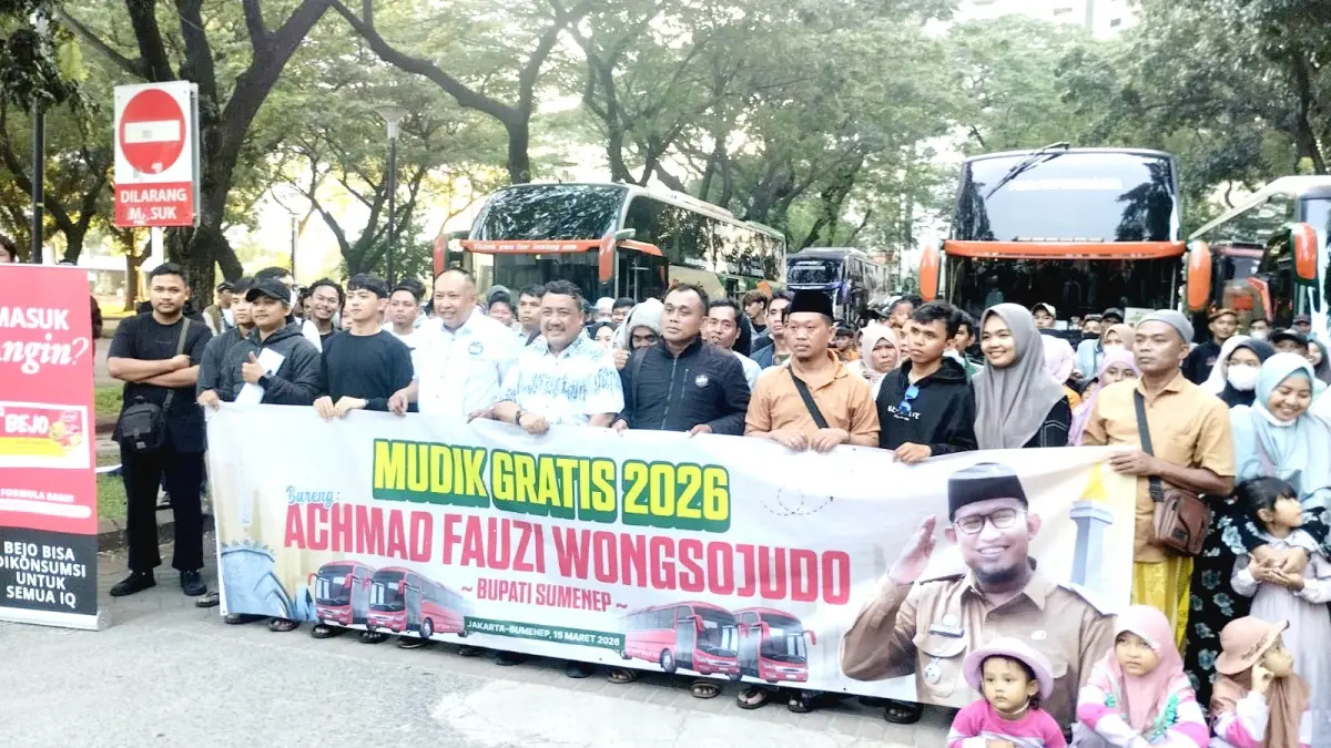 RAMAI: Perantau asal Sumenep saat pelepasan mudik gratis di area Gelora Bung Karno, Jakarta, Minggu (15/3). (DISPERKIMHUB UNTUK JPRM)