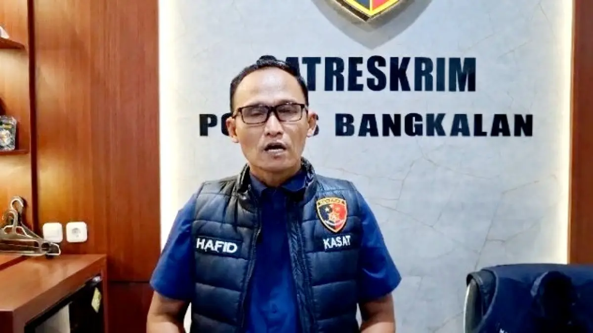 RAMAH: Kasatreskrim Polres Bangkalan AKP Hafid Dian Maulidi saat ditemui di ruang kerjanya Jumat (13/3). (ZEINAL ABIDIN/JPRM)