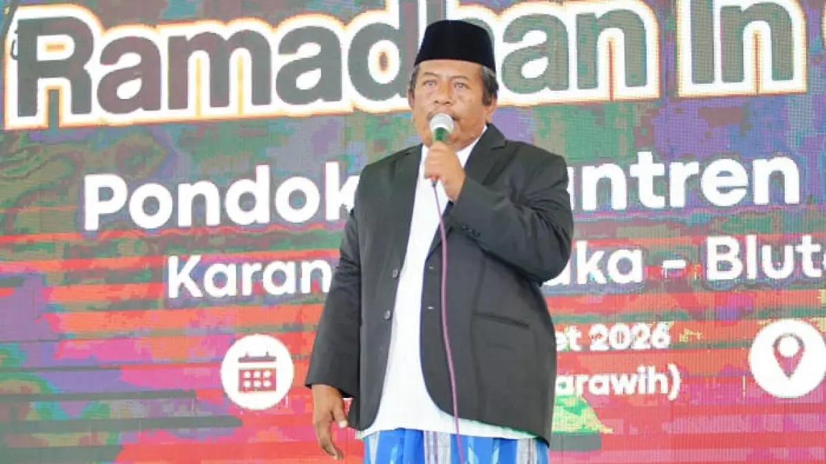 BERWIBAWA: Ketua Yayasan Pondok Pesantren Nurul Islam KH Ilyas Siraj saat menyampaikan sambutan dalam acara Pondok Ramadan.
