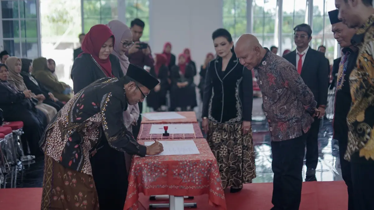 Penandatanganan.