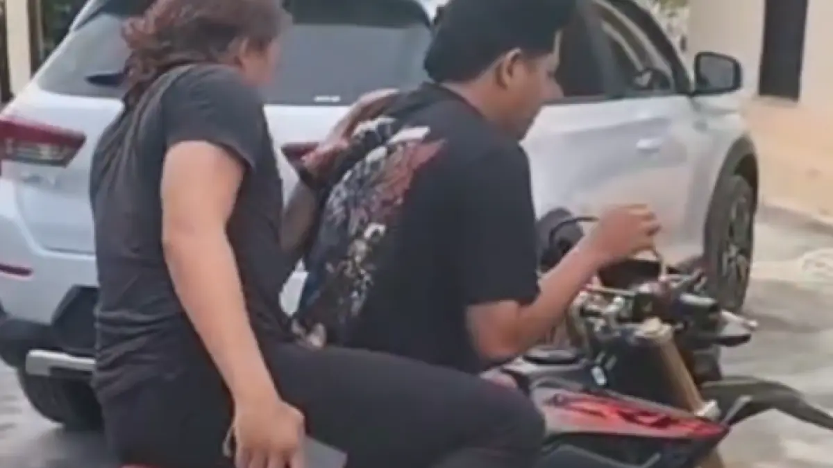 DIAMANKAN: Tim opsnal mengamankan BB motor trail di Mapolsek Kedungdung, Sampang, Kamis (19/3).
