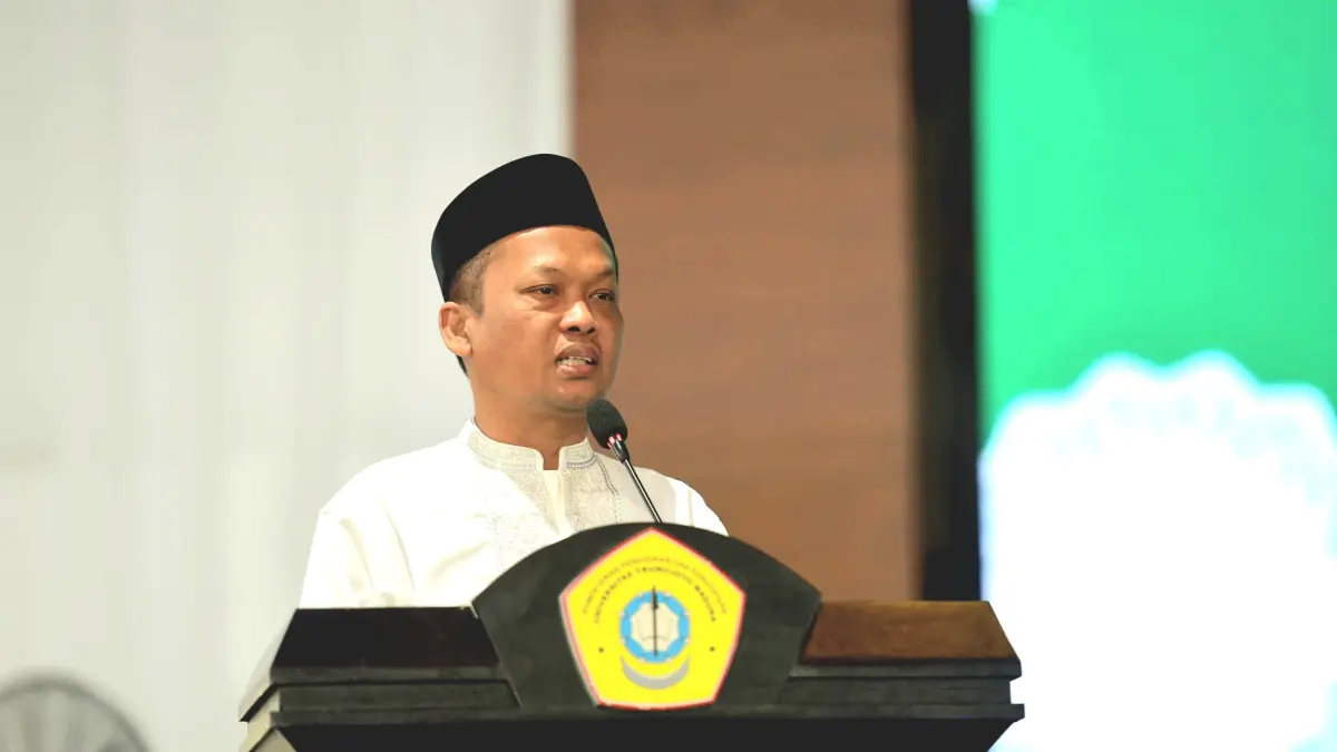 BERSAHAJA: Rektor UTM Prof. Safi’ menyampaikan sambutan dalam acara halalbihalal di Gedung Pertemuan R.P. Mohammad Noer Kamis (26/3). (UTM UNTUK JPRM)