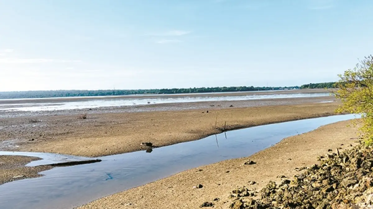 DISOAL: Objek pantai yang memiliki SHM di Kampung Tapakerbau, Desa Gersik Putih, Kecamatan Gapura, Sumenep, Senin (30/3). (MARLAF SUCIPTO UNTUK JPRM)