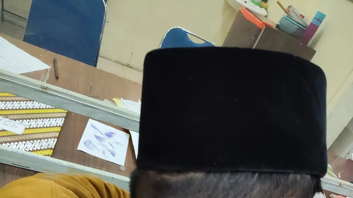 BUKTI KEKERASAN: Khalik saat mengalami luka di leher belakang akibat dipukul oleh Barri pada Jumat (20/2) sore.