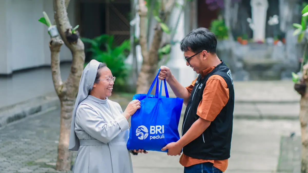 BERBAGI: BRI Peduli menyalurkan puluhan ribu paket sembako pada Paska 2026.