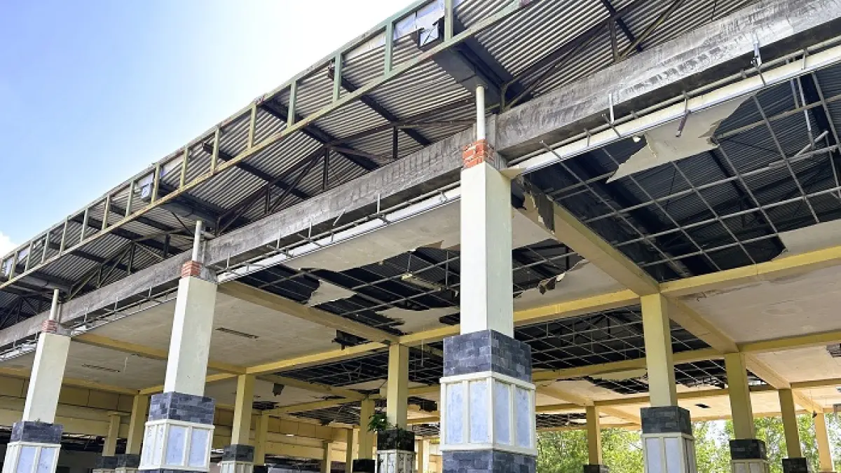 BELUM BEROPERASI: Terminal Tipe A di Kecamatan Tragah yang direncanakan menjadi TPST tanpa aktivitas Minggu (29/3). (VIVIN AGUSTIN HARTONO/JPRM)
