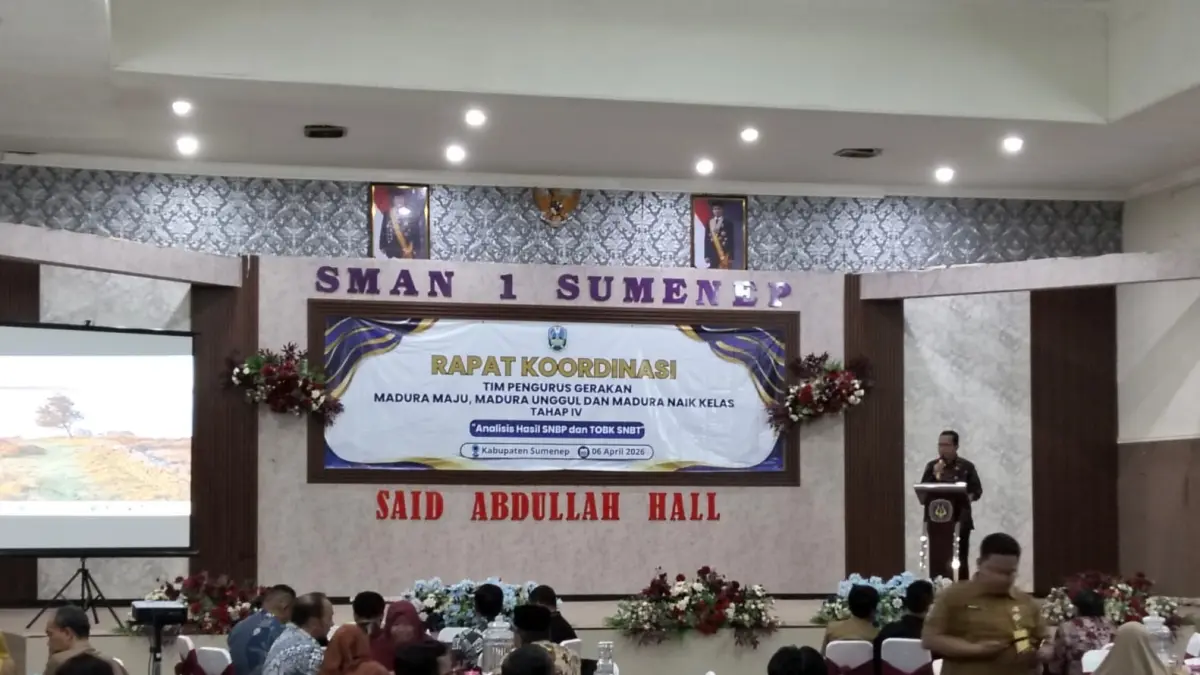FOKUS: Kepala Cabang Dinas Pendidikan Jatim Wilayah Sumenep Rusly menyampaikan sambutan dalam acara rapat koordinasi di SMAN 1 Sumenep, Senin (6/4).&nbsp;