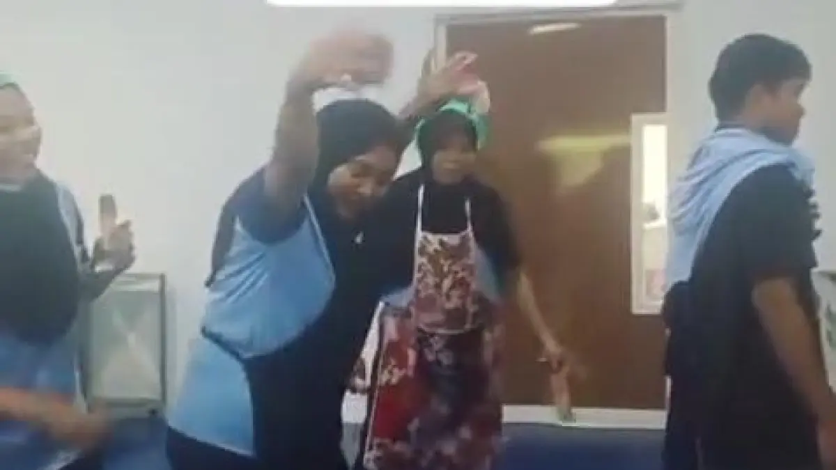 SENANG-SENANG: Tangkap layar potongan video relawan SPPG Sumenep Kangayan Kangayan 2. 