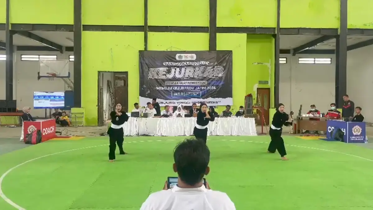 PUNYA TEKAD: Atlet mengikuti Kejurkab IPSI Pamekasan di GOR Sahabat Nyalaran, Minggu (12/4).