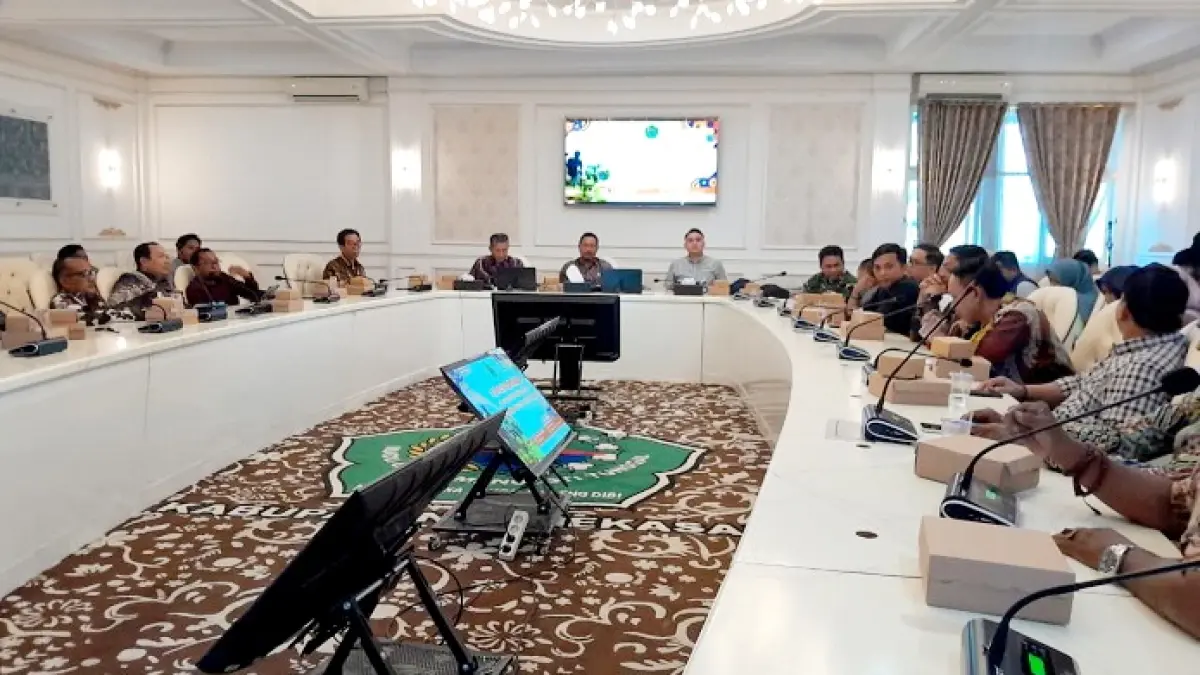 BERDISKUSI: Pemkab Pamekasan sedang melakukan rakor lintas sektor, Kamis (16/4). (M. KHOLIL RAMLI/JPRM)