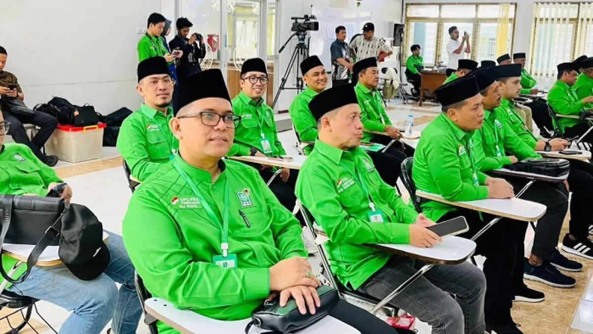 DUDUK BERSAMA: Sejumlah calon ketua DPC PKB Sumenep dan kabupaten lain saat mengikuti tes UKK di Kampus Universitas Negeri Malang pada Sabtu (11/4). (M. MUHRI UNTUK JPRM)
