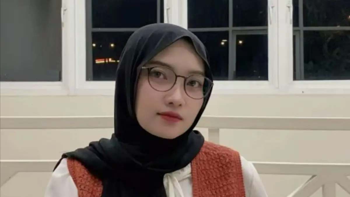 Ina Herdiyana, Editor, mahasiswa S-2 PBI Universitas Negeri Surabaya