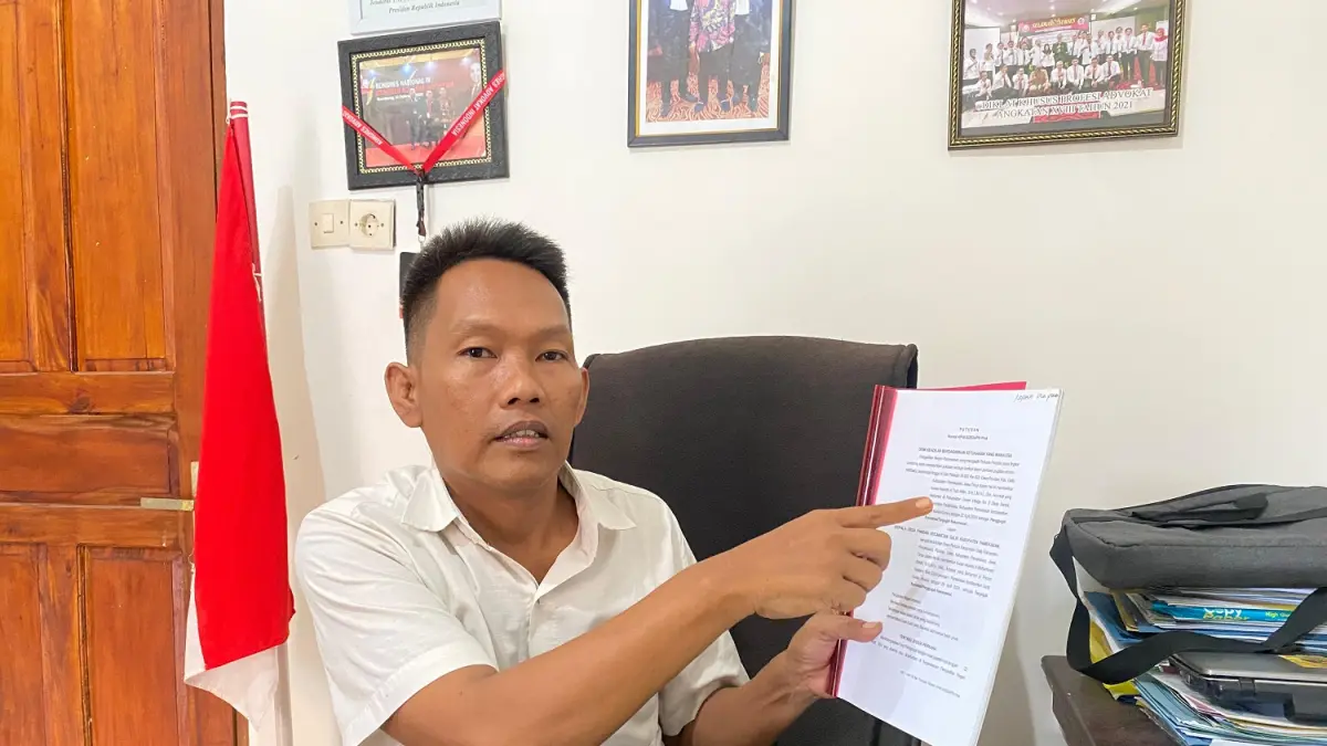KEPASTIAN HUKUM: Pengacara pelapor Mohammad Taufik saat ditemui di ruang kerjanya, Minggu (19/4).