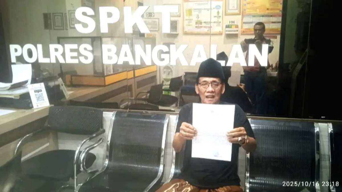 MENCARI KEADILAN: Korban penipuan berkedok program MBG melapor ke Mapolres Bangkalan, Senin (20/10/2025). (IBNU ABDILLAH UNTUK JPRM)
