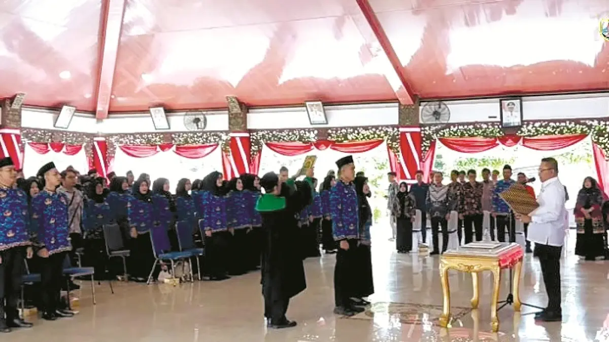 KEPEGAWAIAN: Proses pelantikan CPNS formasi 2024 di Pendopo Trunojoyo, Sampang, Jumat (10/4). (BKPSDM UNTUK JPRM)