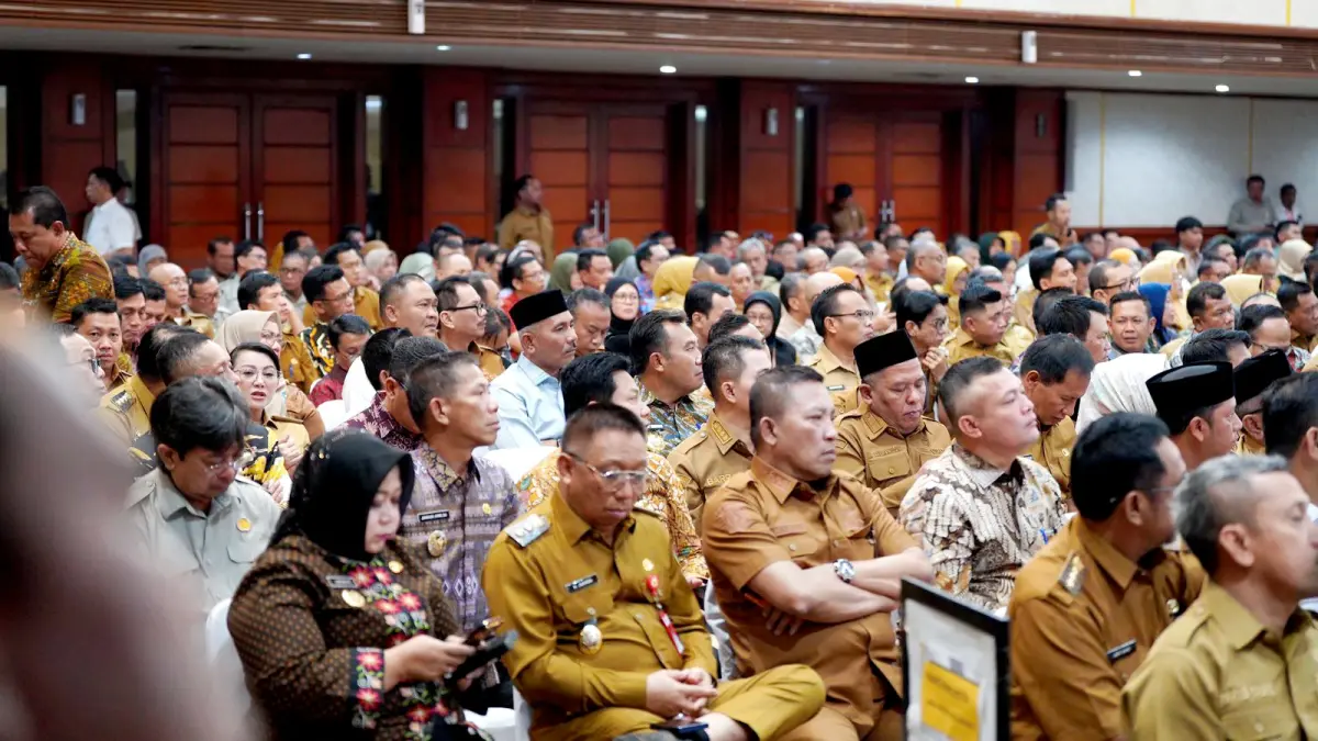 TEGAS: Bupati Sampang Slamet Junaidi menghadiri kegiatan rakornas di kantor pusat Kementerian Pertanian RI, Senin (20/4). (KOMINFO UNTUK JPRM)