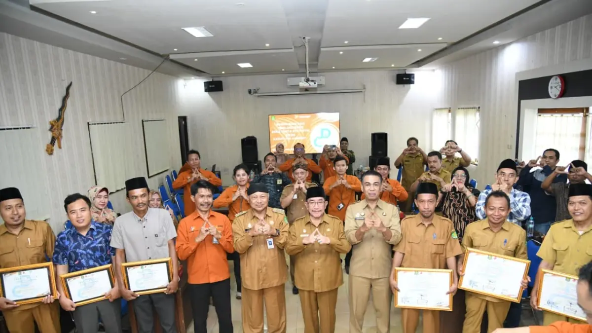 BERWIBAWA: Wabup Sumenep KH Imam Hasyim saat menghadiri acara Pencanangan dan Sosialisasi Desa Cantik 2026 di aula DPMD Sumenep pada Selasa (21/4).&nbsp;