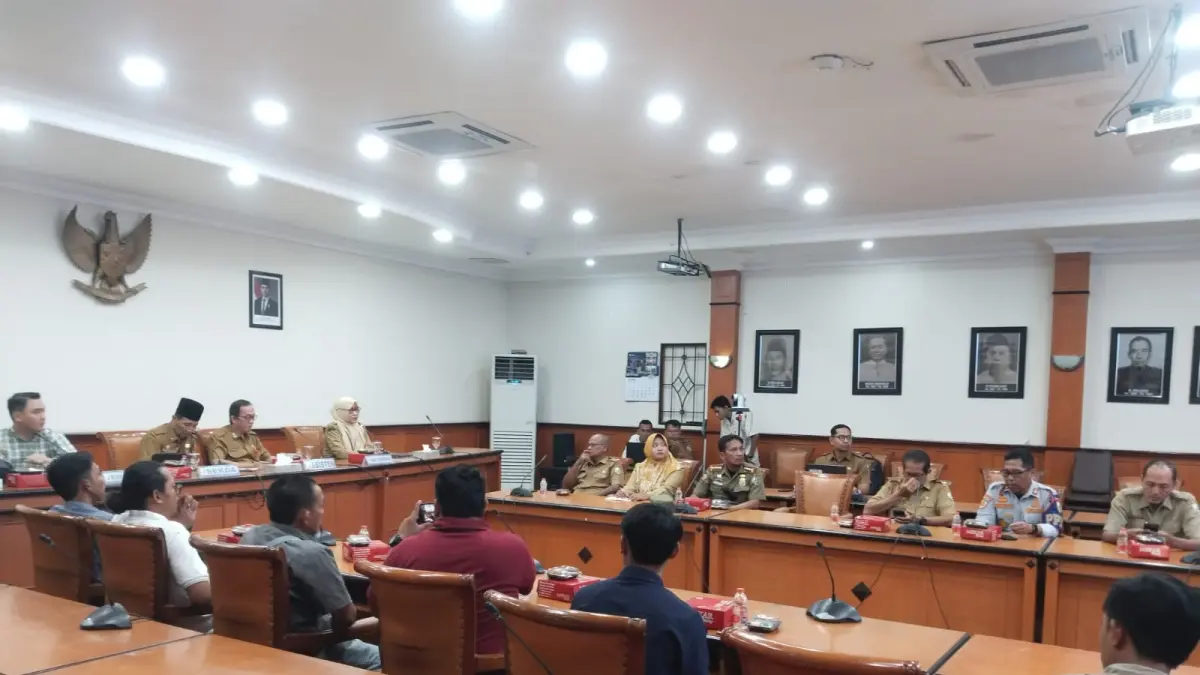 PERTEMUAN: Pemkab Sampang melakukan rapat koordinasi pengawasan LPG di aula Selasa (21/4).