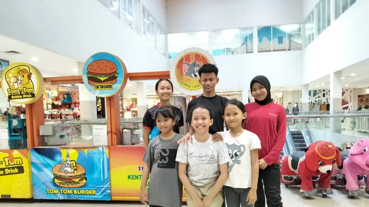 ANDALAN: Atlet binaan IODI Bangkalan saat menjalani latihan rutin di swalayan Tom and Jerry Bangkalan.