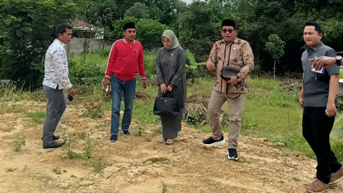 GERAK CEPAT: Komisi I DPRD Pamekasan melakukan sidak aset pemkab yang akan dihibahkan untuk pembangunan kantor MWCNU Kota, beberapa waktu lalu