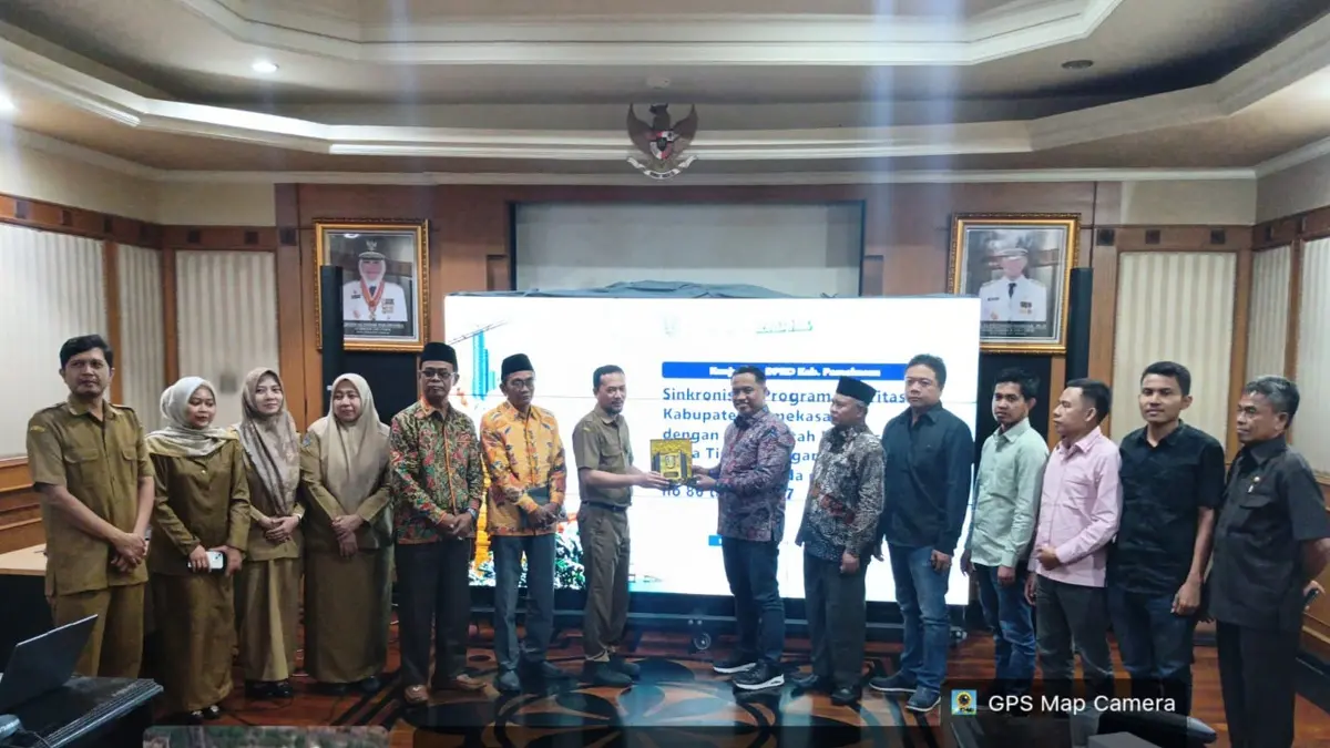 KOMITMEN: Komisi III DPRD Pamekasan melakukan kunker dan rakor ke Bappeda Jatim di Surabaya, Senin (20/4).