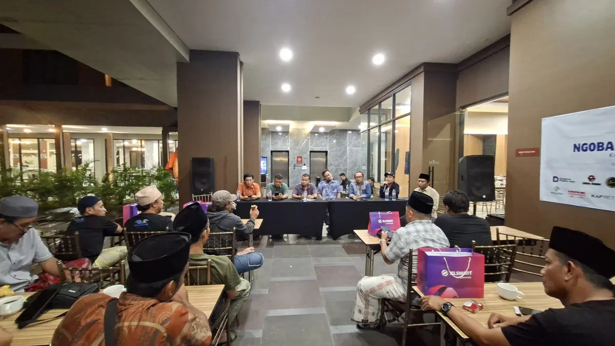 AKRAB: Kegiatan Ngobar dan Halalbihalal APJII Jatim berlangsung cair dalam suasana keakraban di Hotel Myze, Selasa (28/4).