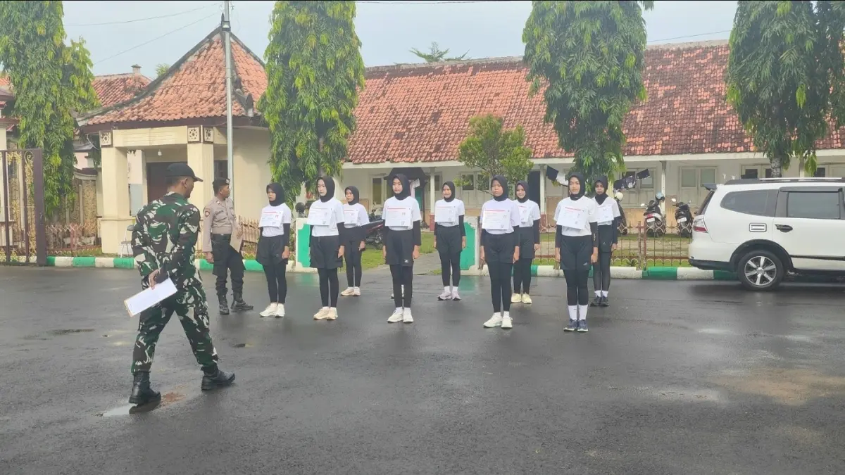 SERIUS: Capaska Pamekasan sedang mengikuti seleksi tes PBB di area Pendopo Ronggosukowati, Senin (27/4).