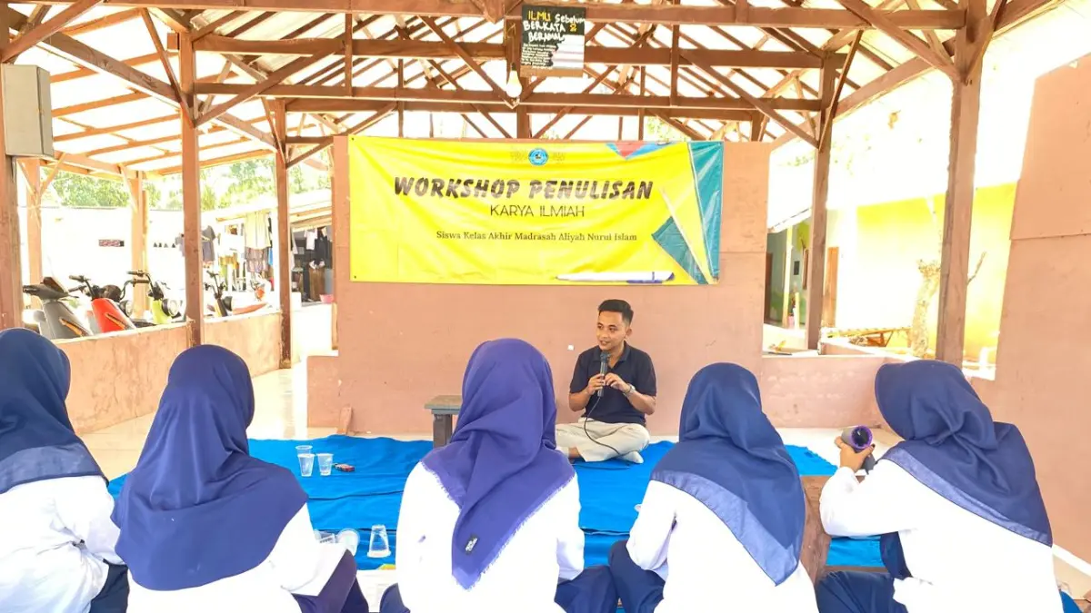 ANTUSIAS: Siswa kelas akhir MA Nurul Islam mengikuti workshop kepenulisan karya ilmiah.