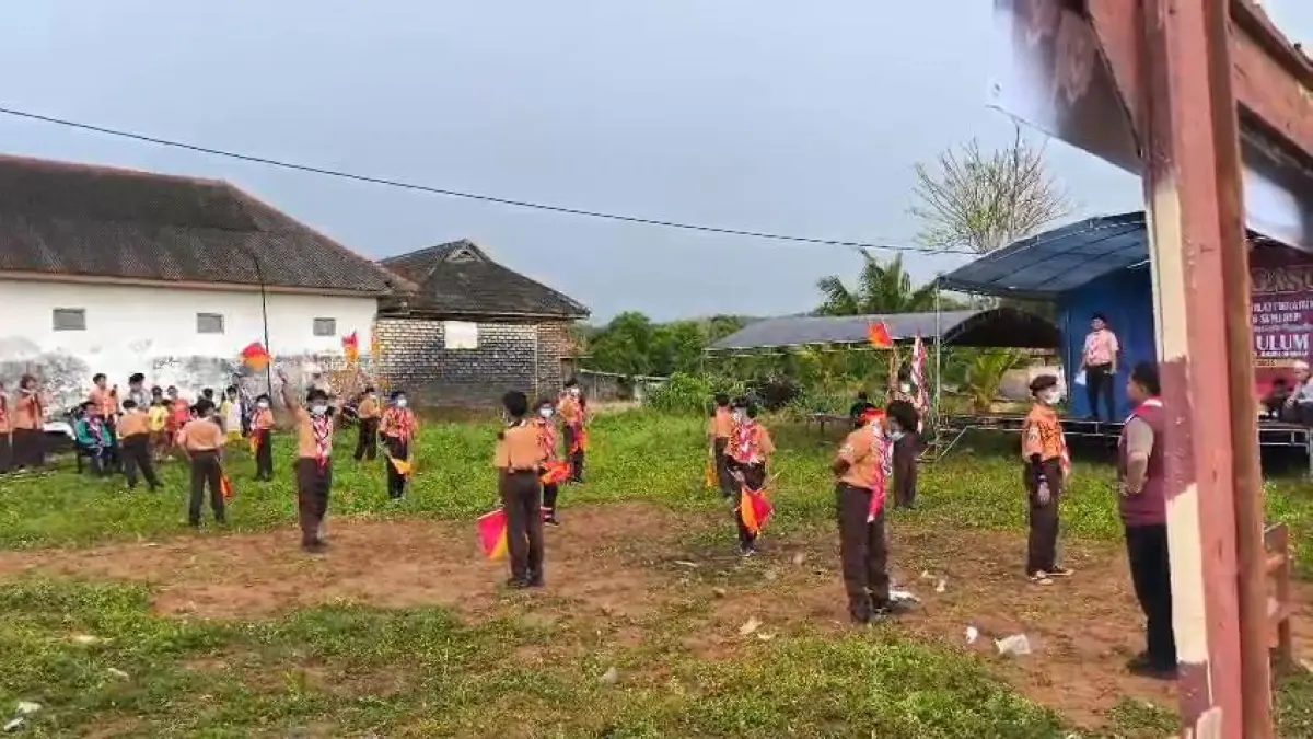 JUARA: Regu Phoenix MTs Nurul Islam Dasuk mengikuti lomba Estafet Semaphore Legasu 2026 di Bumi Perkemahan Darul Ulum, Sergang, Desa Dasuk Timur, Kecamatan Dasuk, Sumenep. 