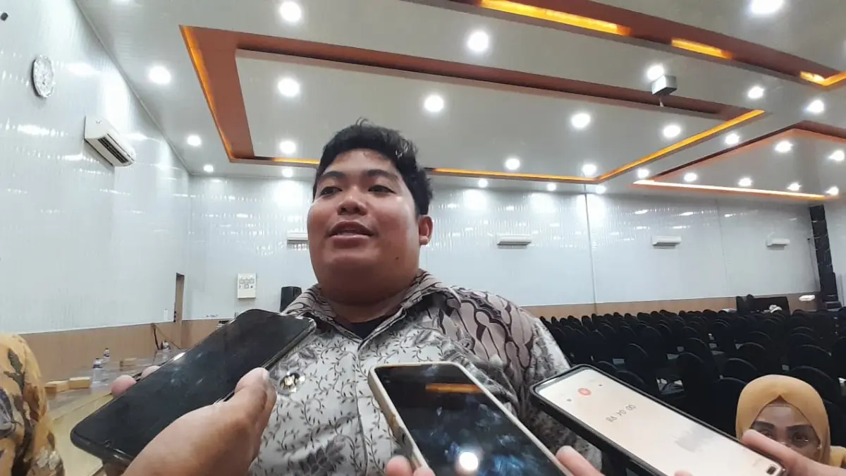 BERTANGGUNG JAWAB: Korwil BGN Pamekasan Hariyanto Rahmansyah Tri Arif saat wawancara dengan awak media, beberapa waktu lalu.