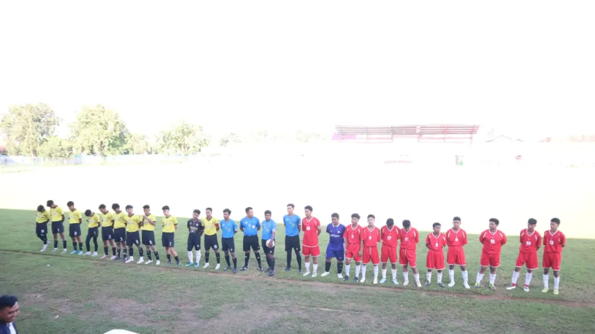ADU TALENTA: Klub persiapan bertanding pada turnamen antar pelajar se-Kabupaten Sumenep di Stadion Ahmad Yani, Desa Pabian, Kecamatan Kota, Minggu (3/5).