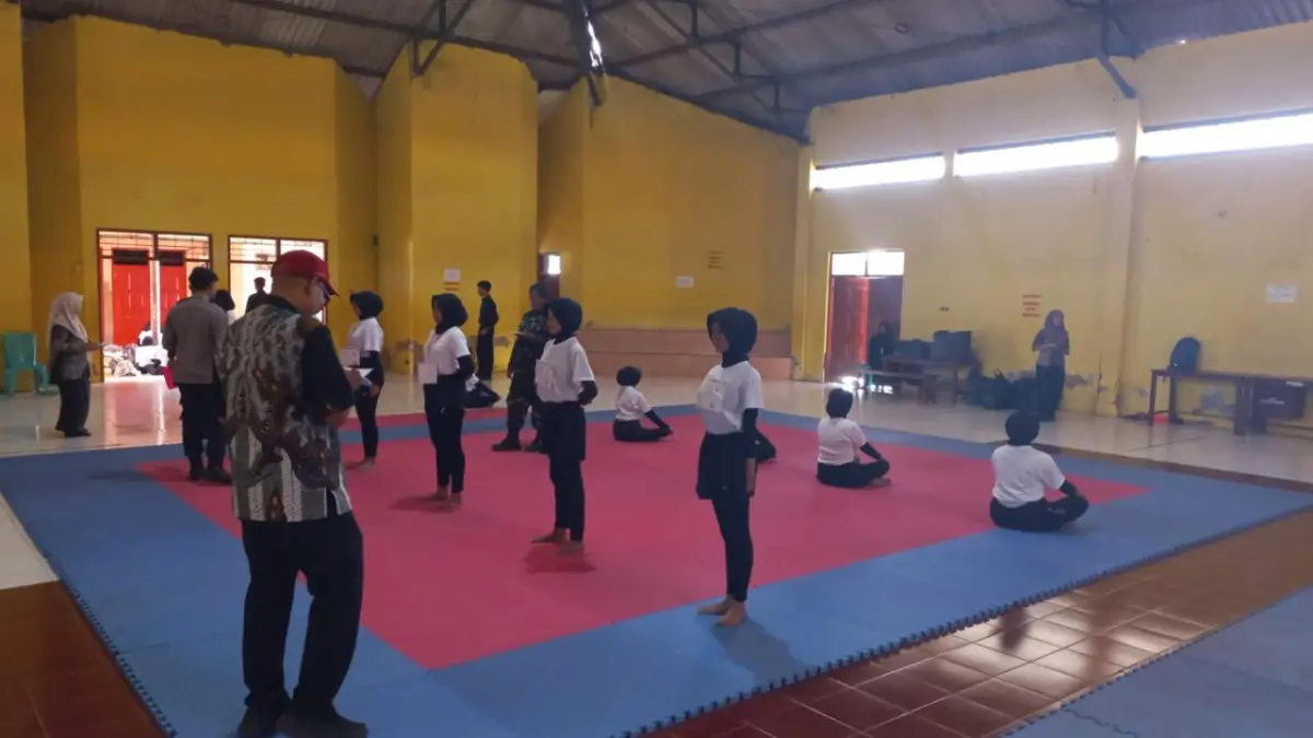 KETAT: Proses tes parade seleksi calon Paskibraka 2026 yang dilakukan di Stadion A. Yani, Desa Pabian, Kecamatan Kota, Kamis (2/4).
