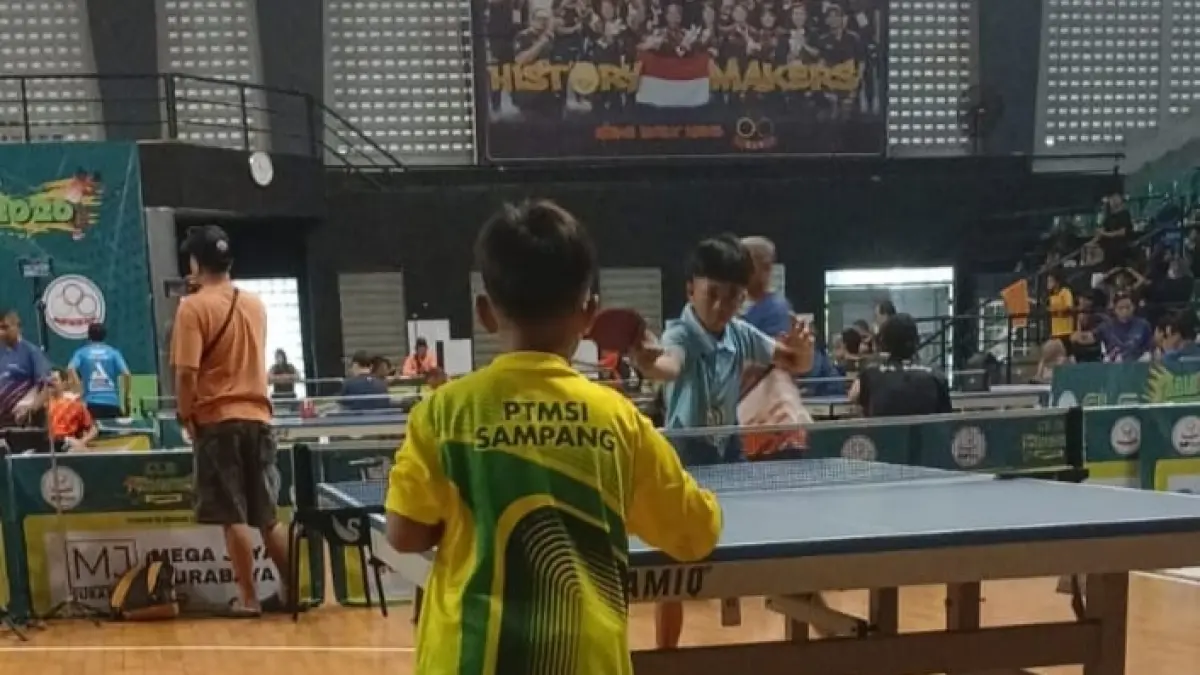 PENUH SEMANGAT: Atlet PTMSI Sampang saat berkompetisi pada Kejurprov Jatim di Banyuwangi, Minggu (24/8/2025).