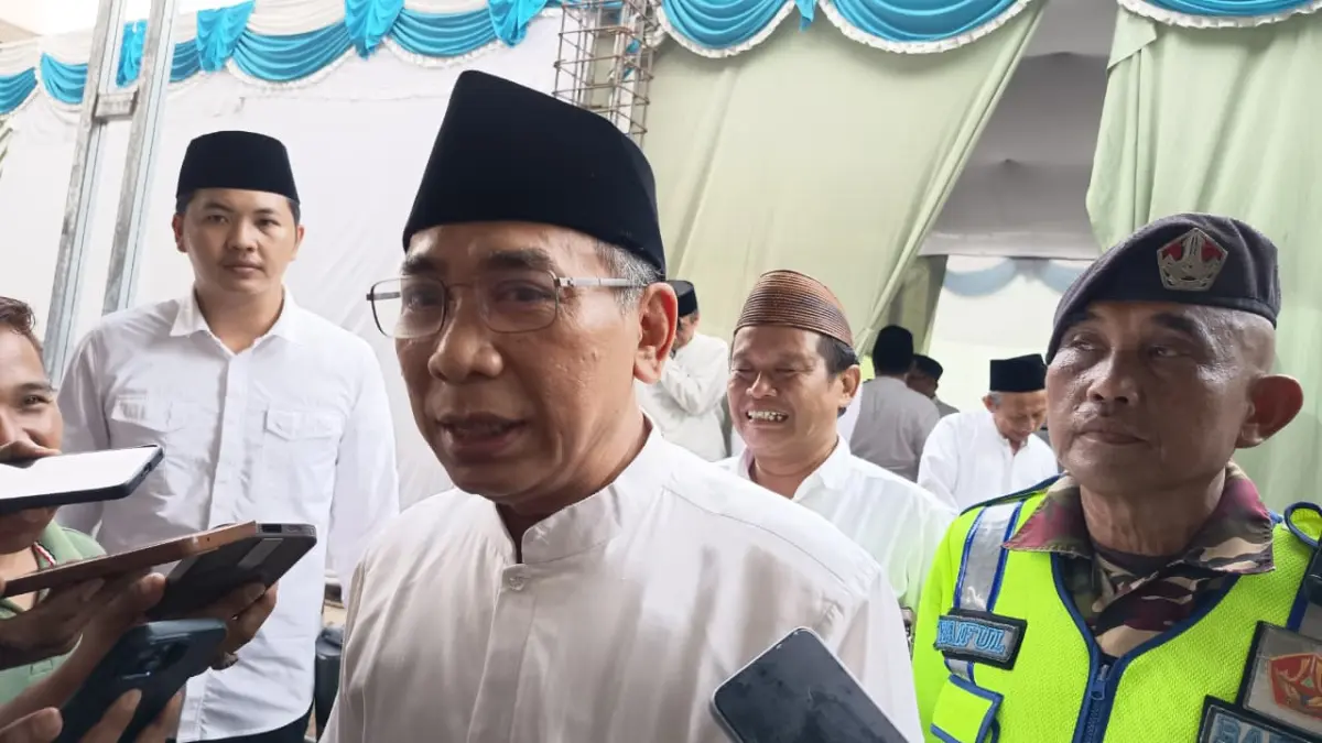 RAMAH: Ketua Umum PBNU KH Yahya Cholil Staquf usai menghadiri acara halalbihalal di Pondok Pesantren Al Kholiliyah An Nuroniyah, Demangan, Bangkalan, Senin (4/5).