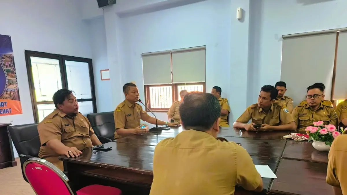 PROFESIONAL: Inspektorat Sampang melaksanakan rapat intenal membahas rencana pengawasan melalui e-audit, Senin (4/5).