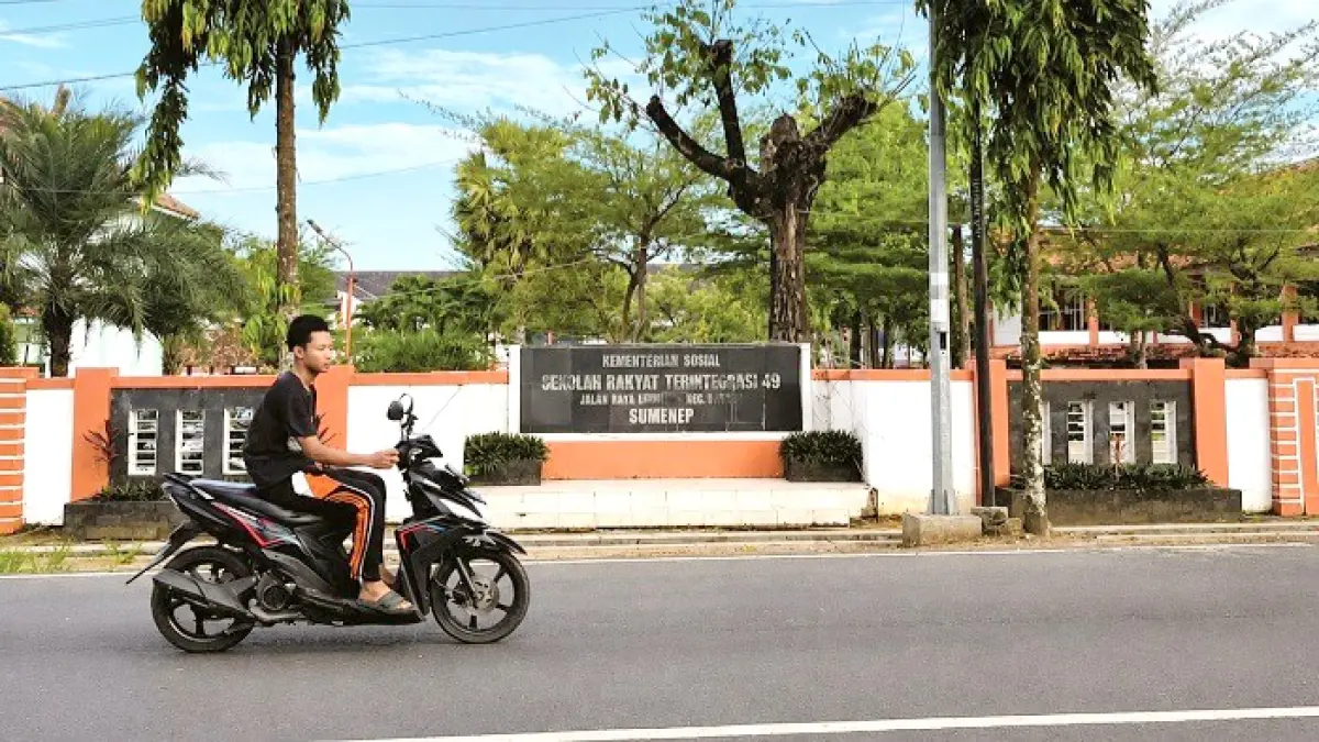 SEMENTARA: Sekolah Rakyat Terpadu di gedung Sarana Kegiatan Diklat (SKD) di Kecamatan Batuan, Sumenep, Kamis (7/5). (MOH. IQBAL/JPRM)
