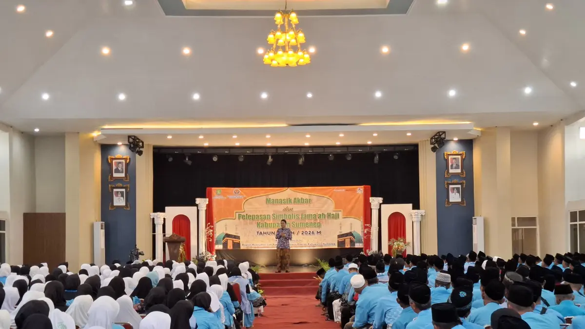 IBADAH: CJH asal Sumenep melakukan manasik akbar dan pelepasan secara simbolis di Gedung KORPRI, Desa Kolor, Kecamatan Kota Sumenep, Kamis (7/5).&nbsp;