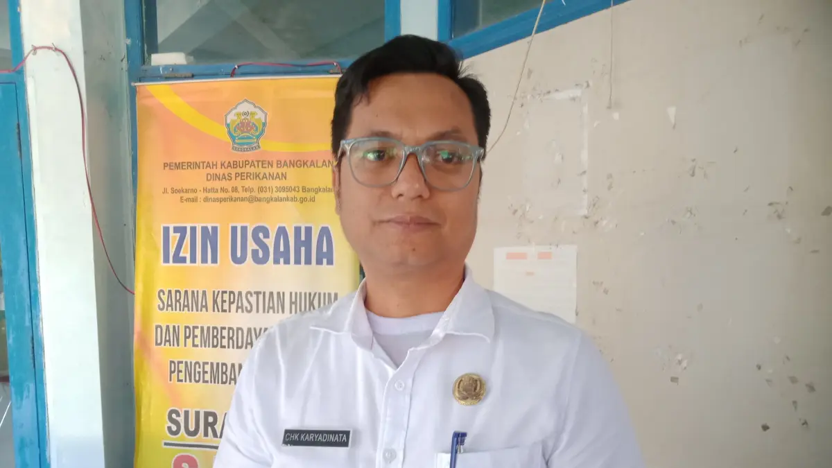 WAWANCARA: Plt Kepala DPPKP CHK Karya Dinata saat ditemui di kantornya, Jumat (8/5)