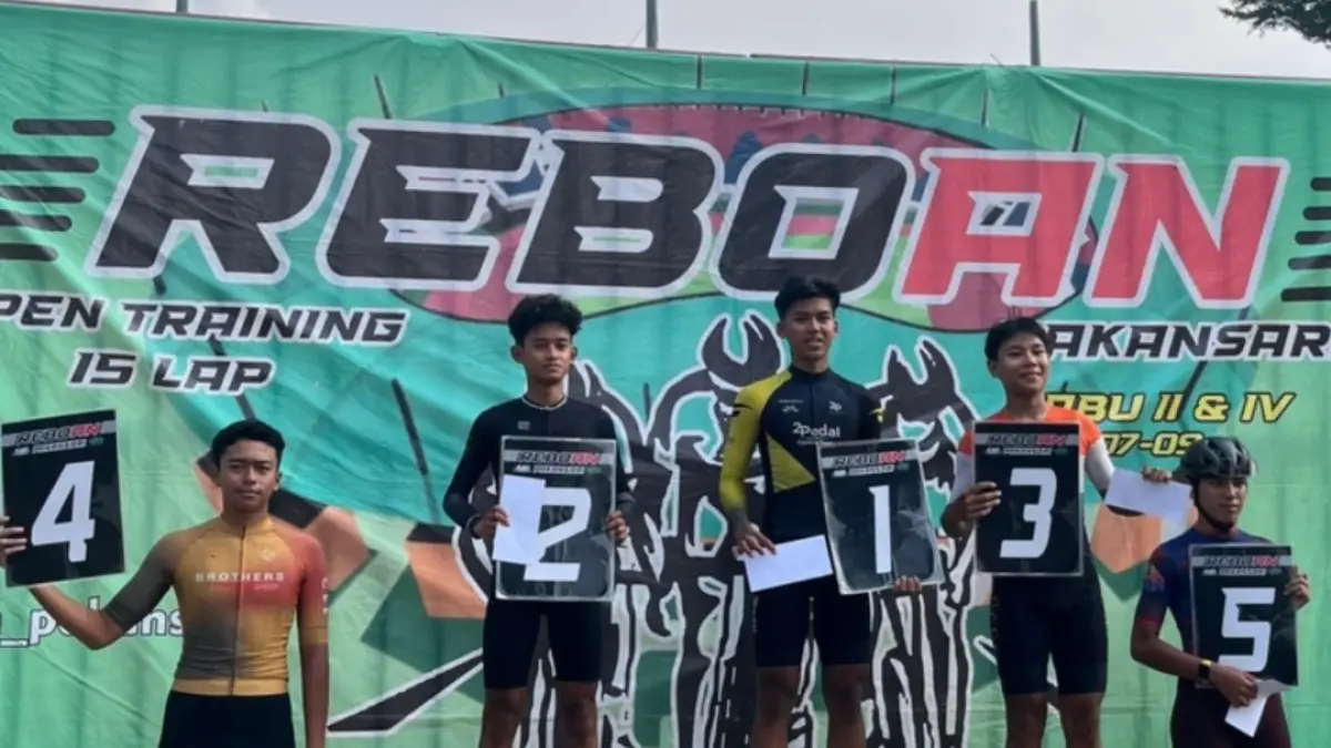 BERPRESTASI: Atlet ikatan sport sepeda Indonesia (ISSI) Bangkalan mendapatkan juara 1 saat berlaga di bogor, sabtu (18/4).
