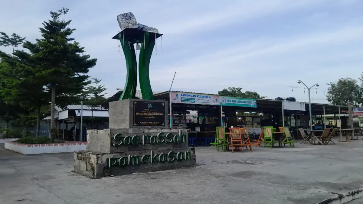 SEPI: Sejumlah pedagang di sentra PKL Sae Rassa yang berlokasi di Jalan Dirgahayu, Kelurahan Bugih, Pamekasan, mulai membuka lapak untuk jualan, Sabtu (9/5).