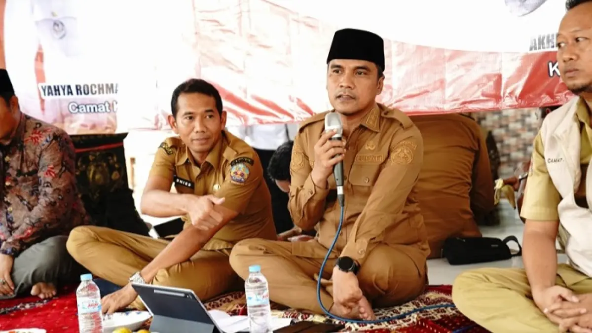 EDUKATIF: Bupati Bangkalan menyampaikan sambutan dalam cara sosialisasi PBB di Desa Mandung, Kecamatan Kokop, Senin (11/5). (PROKOPIM UNTUK JPRM)