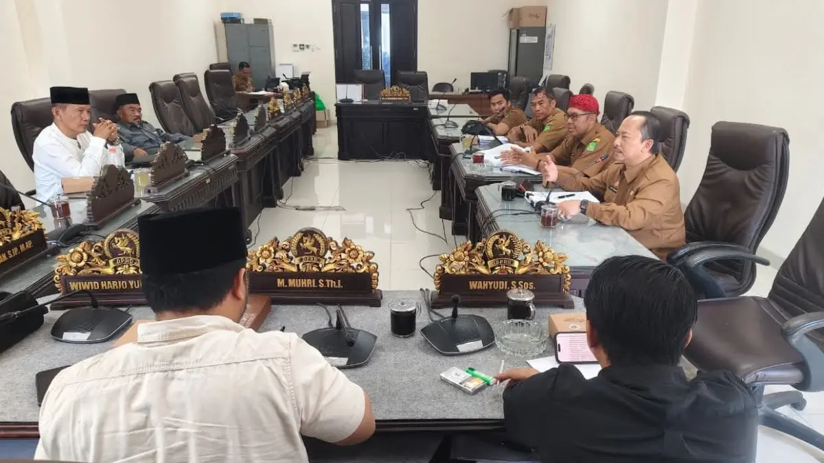 LEGISLASI: Pansus Raperda Pengelolaan Barang Milik Daerah melakukan pembahasan di kantor DPRD Sumenep.&nbsp;